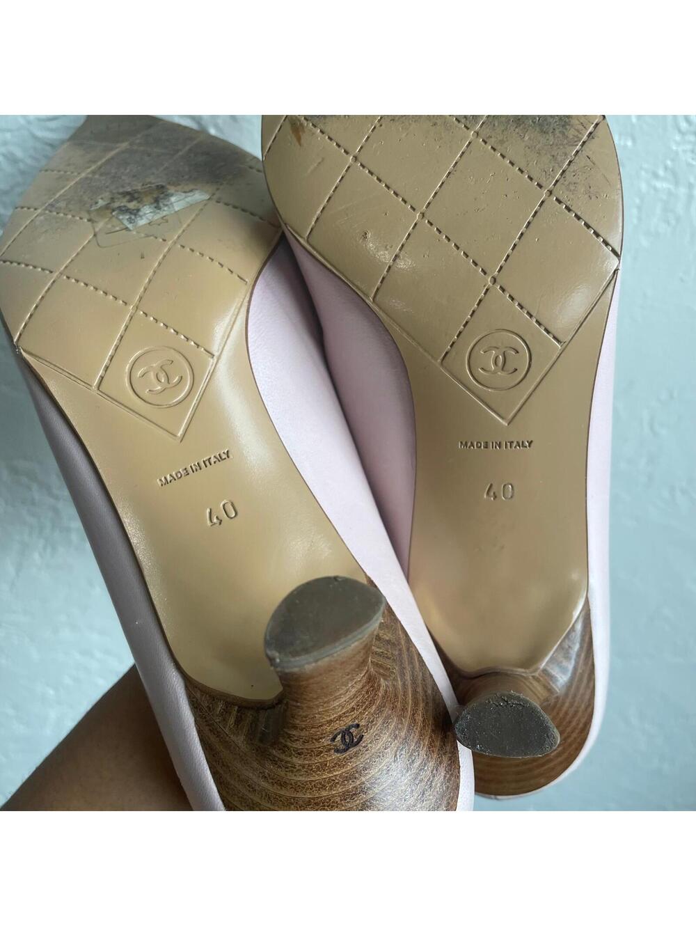 Chanel 2004 Pink Point Toe Pumps | Size 40/9.5 - Picture 7 of 7